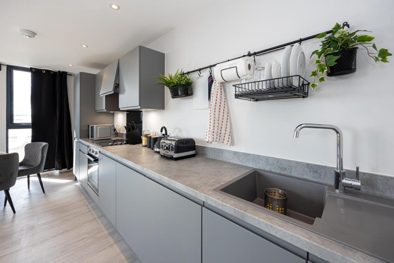 Contemporary 3 Bedrooms Apartment Manchester City Exterior photo