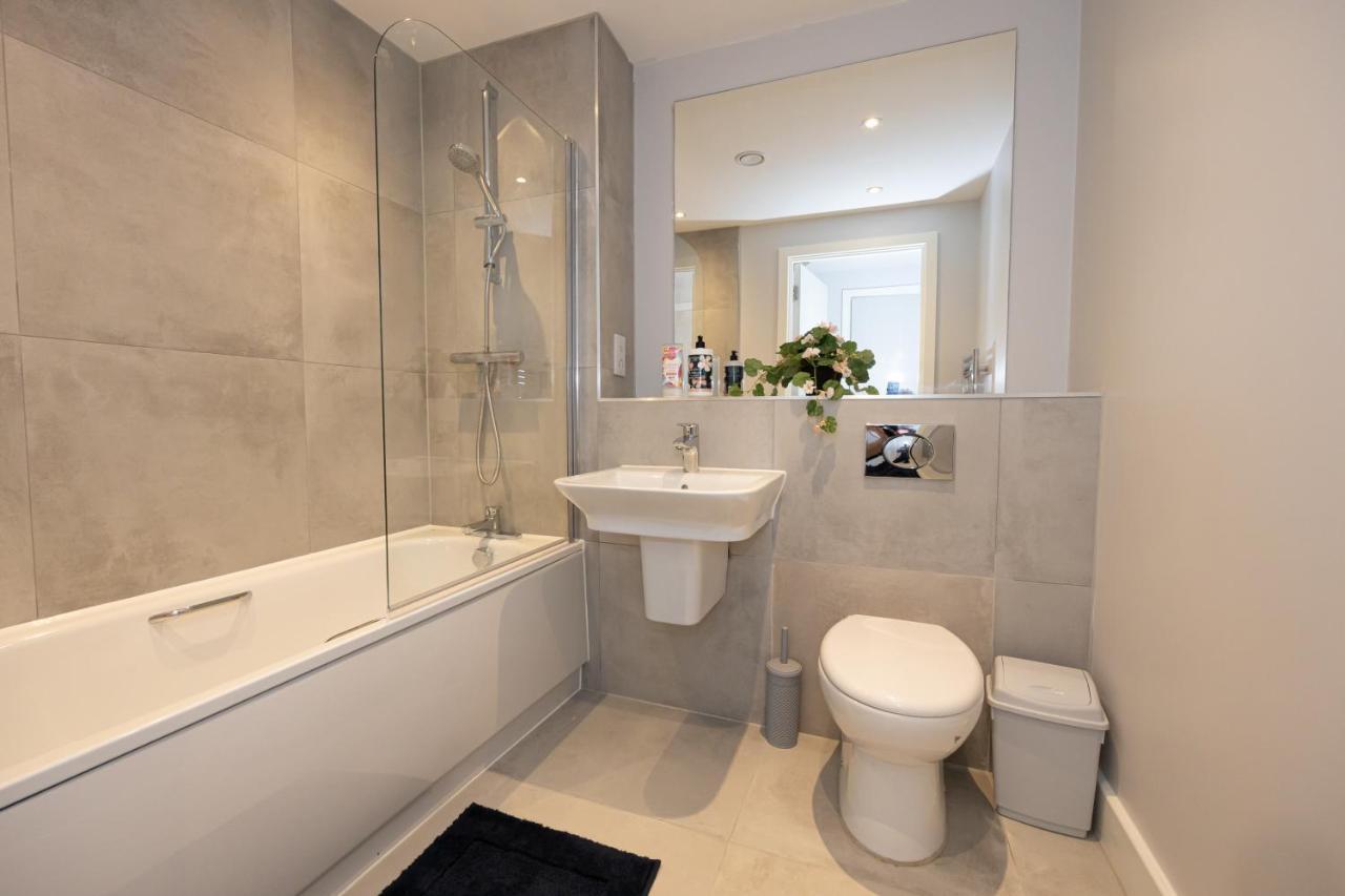 Contemporary 3 Bedrooms Apartment Manchester City Exterior photo